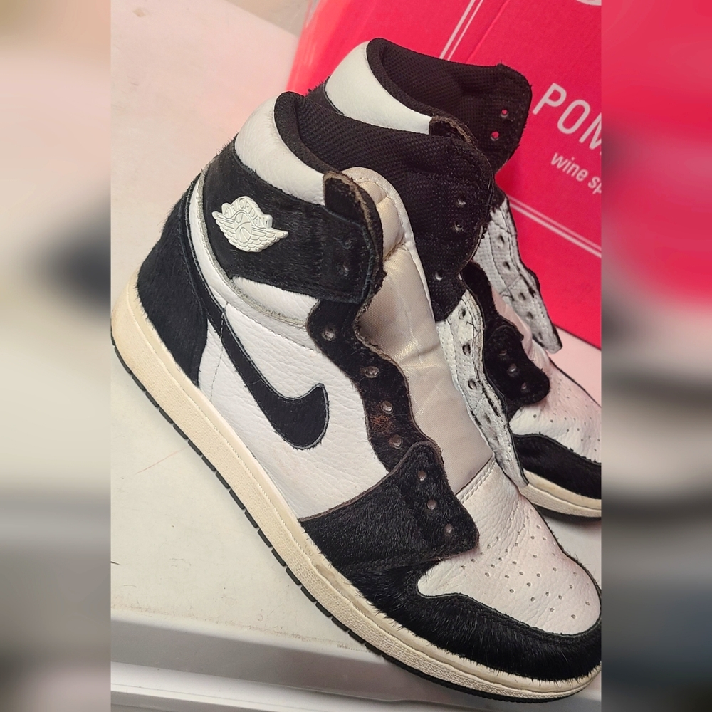 Nike Air Jordan 1 Retro High OG Shoes in Black/White size 7 women